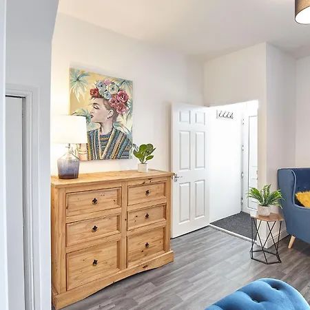 Hill View Apartment *